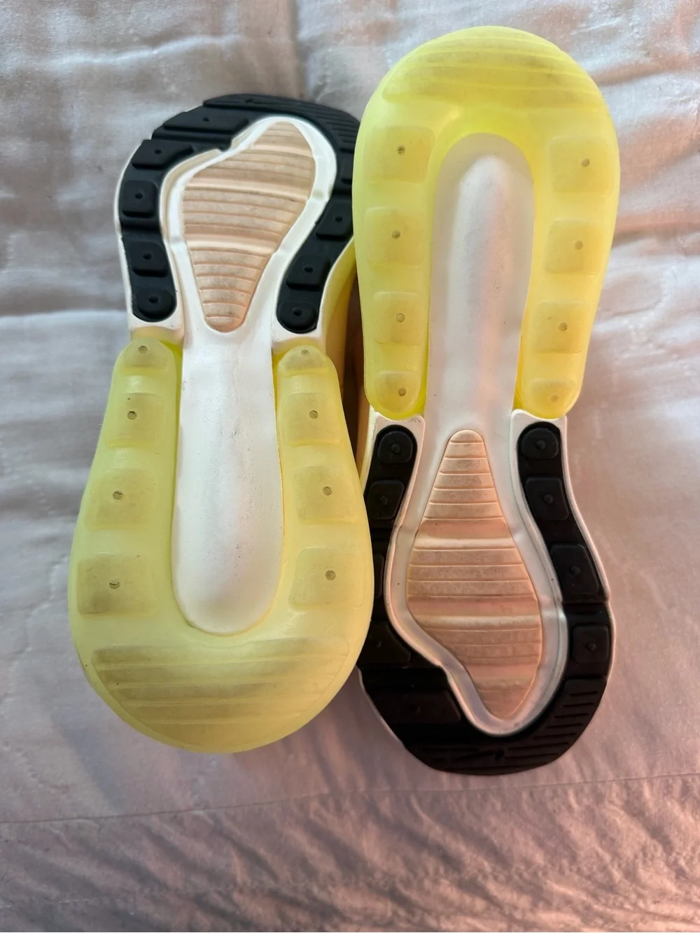 Nike Air Max 270. Women’s 9